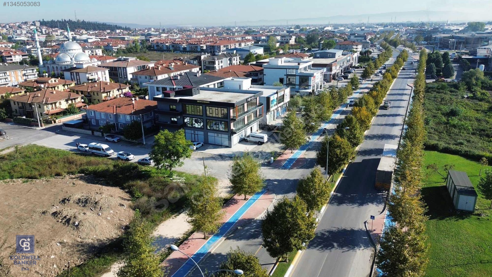 MERKEZİ KONUMDA, KIŞ BAHÇELİ, ŞÖMİNELİ, BAKIMLI SATILIK VİLLA
