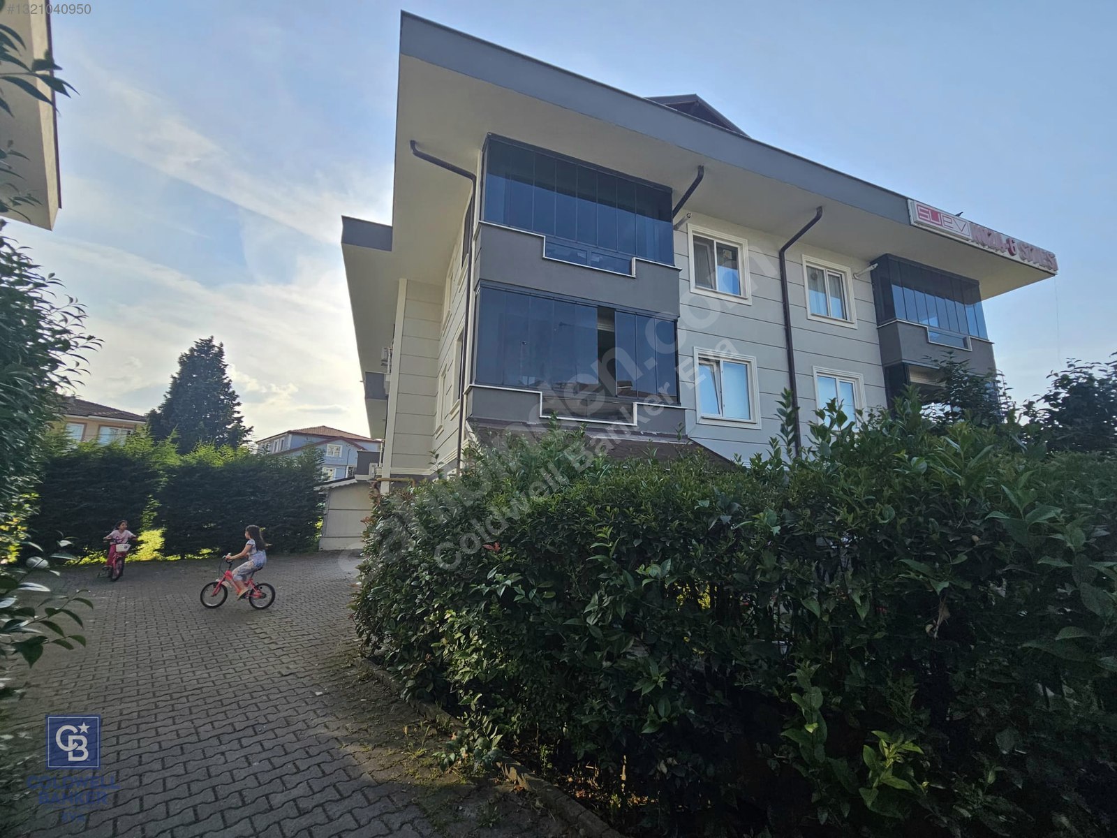 Serdivan'da Bahçe Keyfi,Site İçi,150 m² Geniş 3+1 Bahçe Dubleks görsel 2